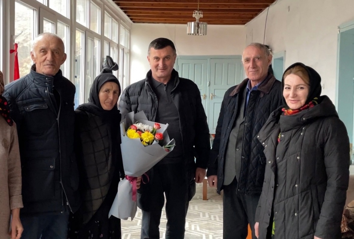 Ветерана труда Залиху Магомедову поздравили с наступающим 8 марта