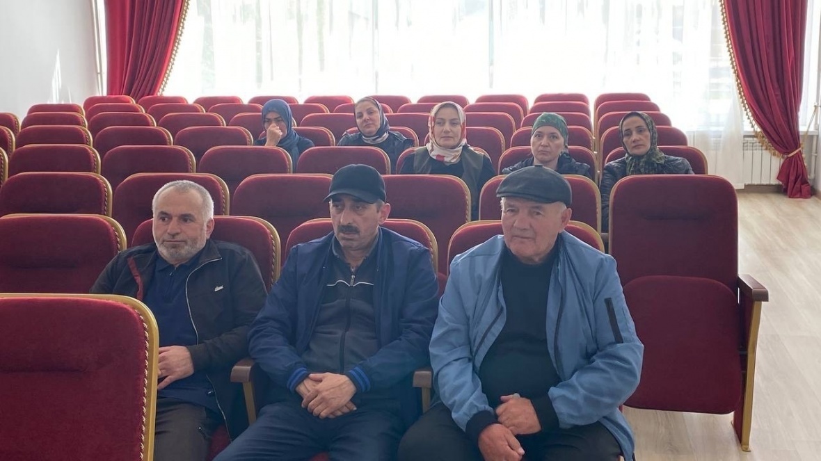 Военный комиссар района встретился с родителями призывников с Цурибского поселения