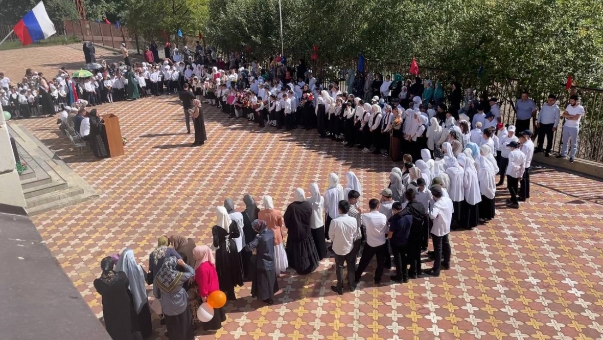 День знаний отметили в школах Чародинского района