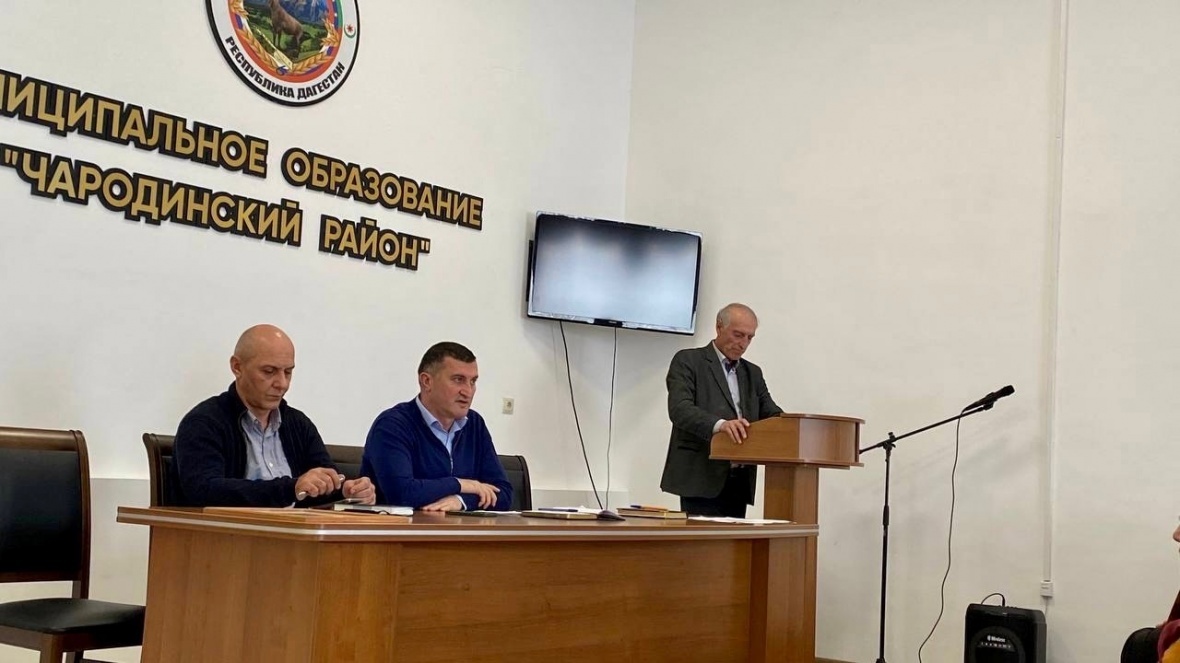 В зале заседаний администрации района под руководством главы муниципалитета Мухидина Магомедова прошло расширенное совещание