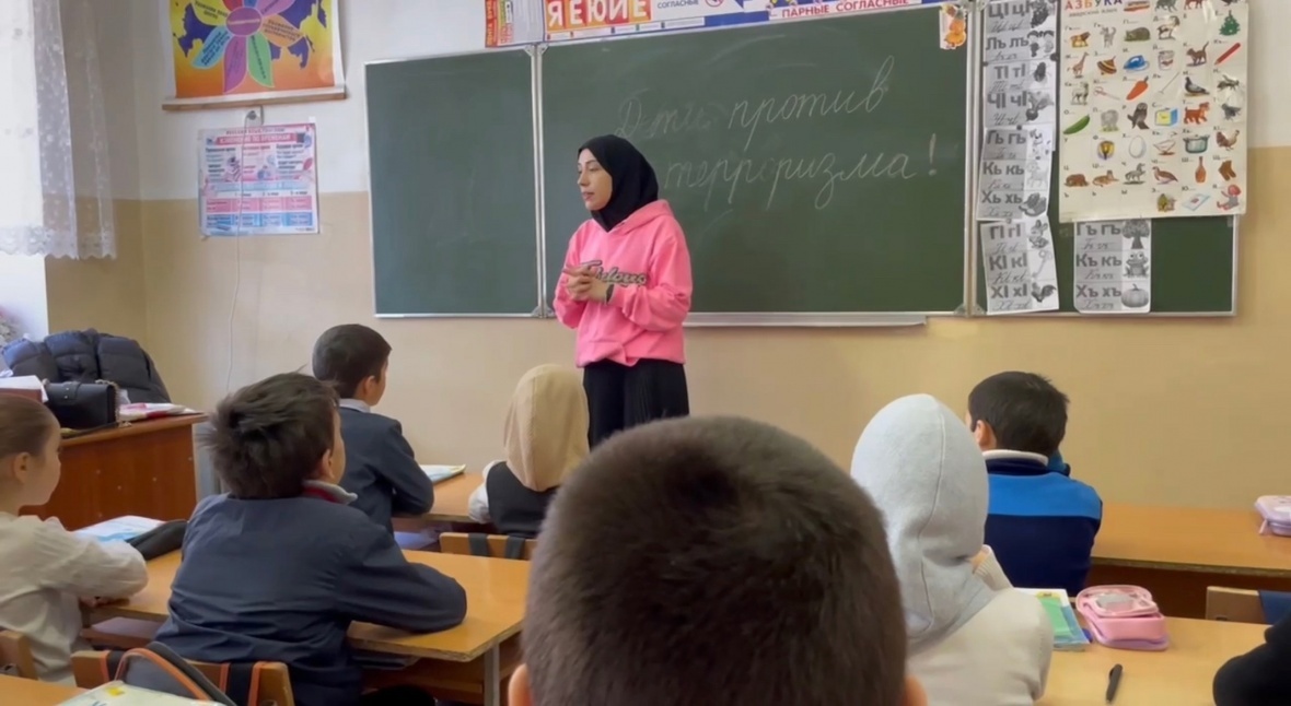 В Цурибской СОШ провели  информационный час для учеников 2 класса «Дети против террора»