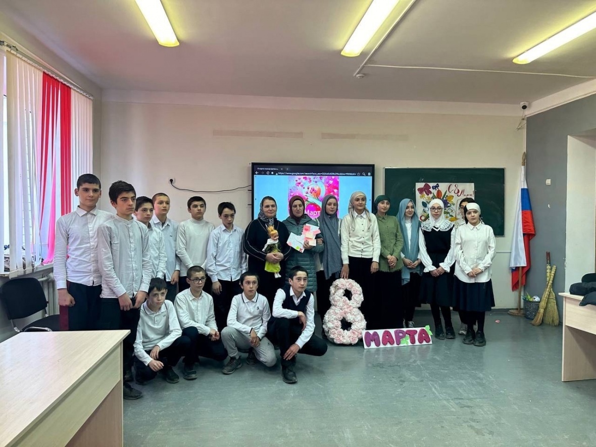 В Цурибской школе Чародинского района провели конкурсное мероприятие "Когда мамы дома нет"