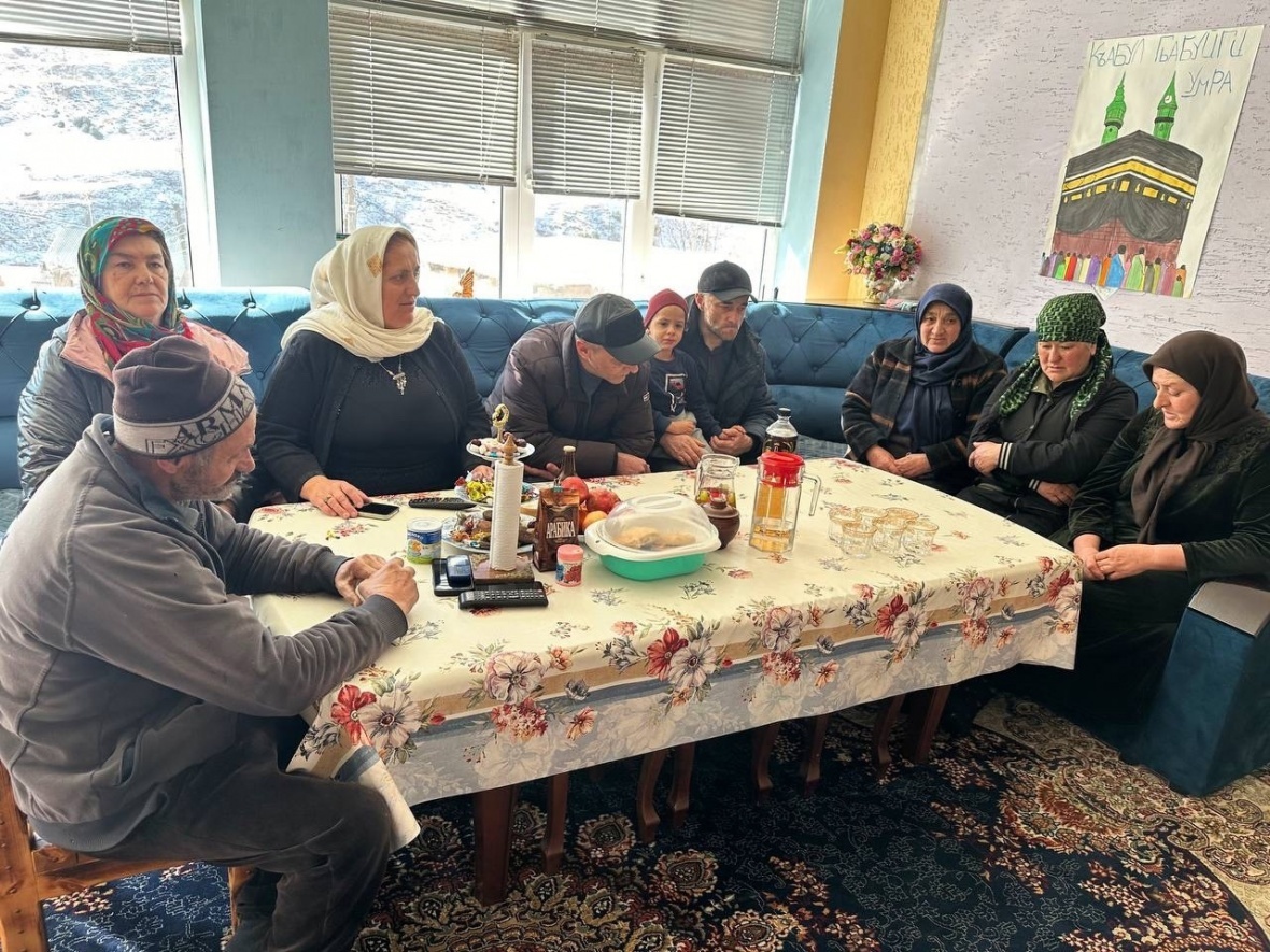 Заместитель главы Чародинского района посетил семьи участников СВО, проживающих в селах Тлярош и Гочада