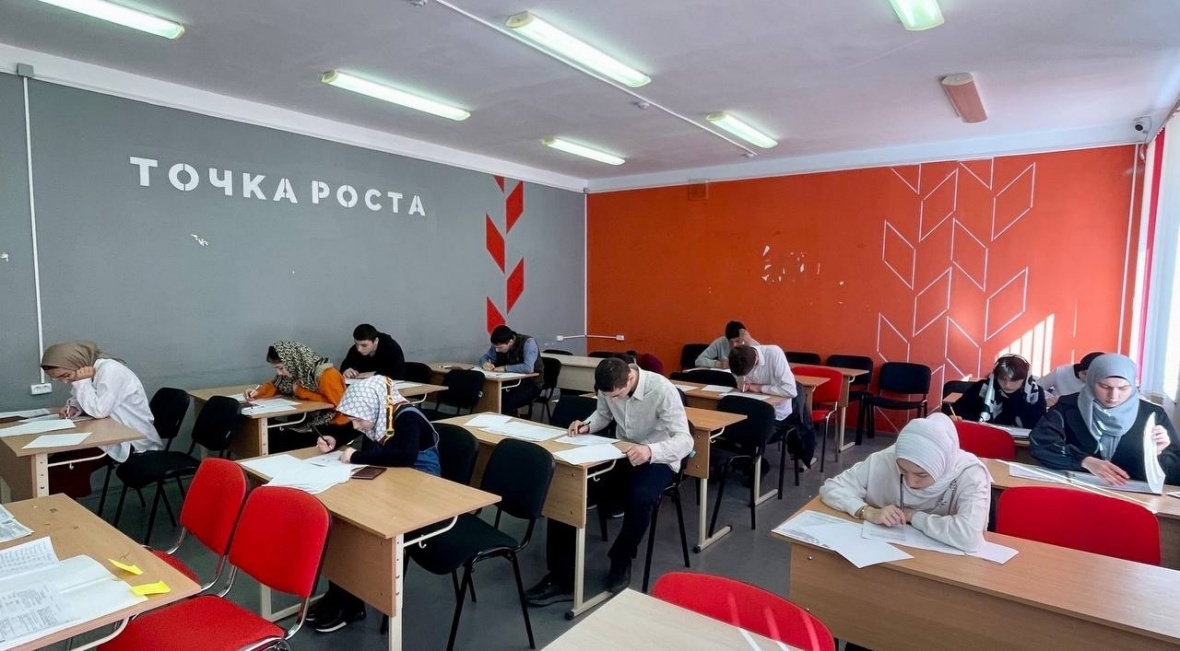 В Чародинском районе для учащихся 11 классов провели пробный Единый Государственный Экзамен по биологии и обществознанию