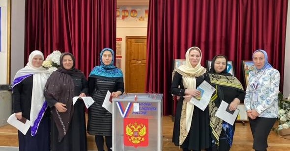 Работницы администрации Чародинского района сегодня приняли участие в выборах Президента Российской Федерации