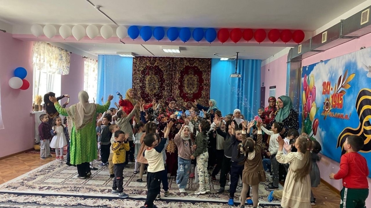 В преддверии Международного дня защиты детей в детском саду "Радуга" села Цуриб прошло праздничное мероприятие