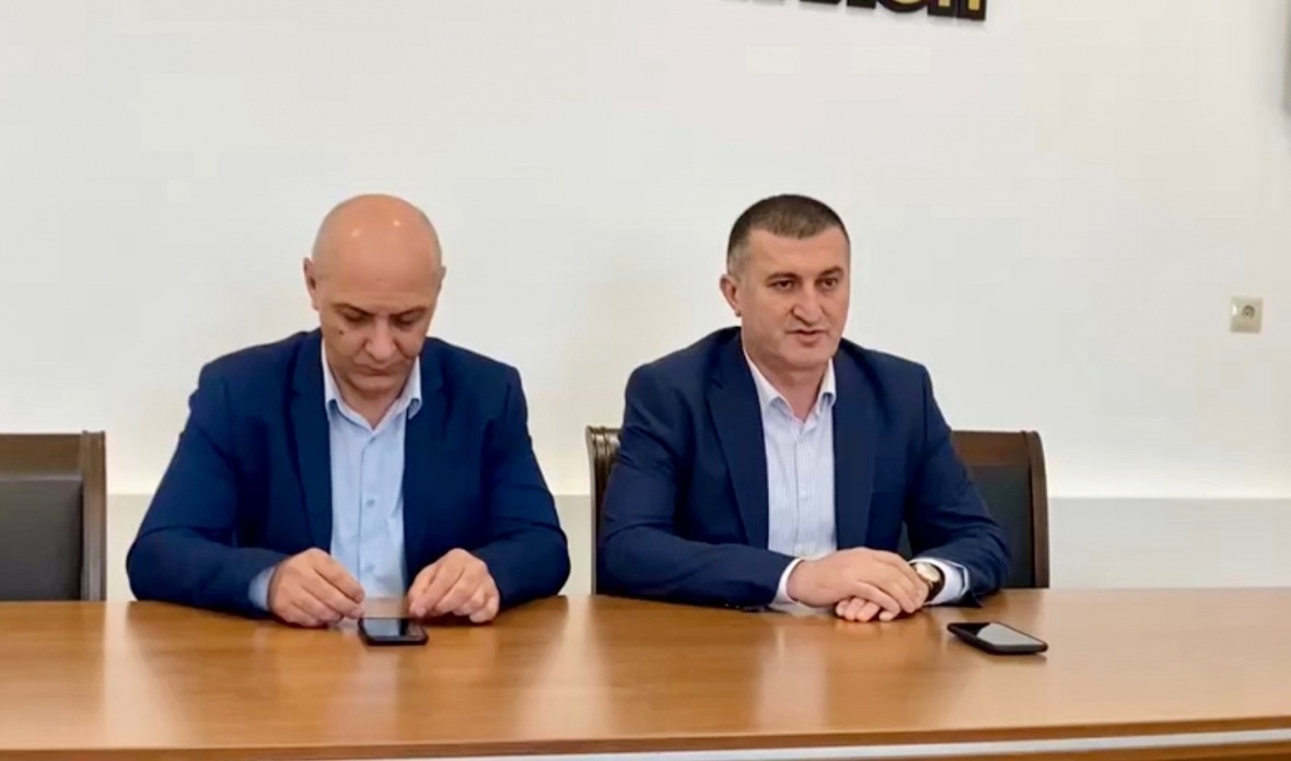 В администрации района состоялась прощальная встреча главы Чародинского района Мухидина Магомедова с активом района