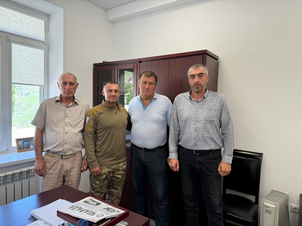 В администрации района состоялась встреча с военнослужащим Амином Магомедовым