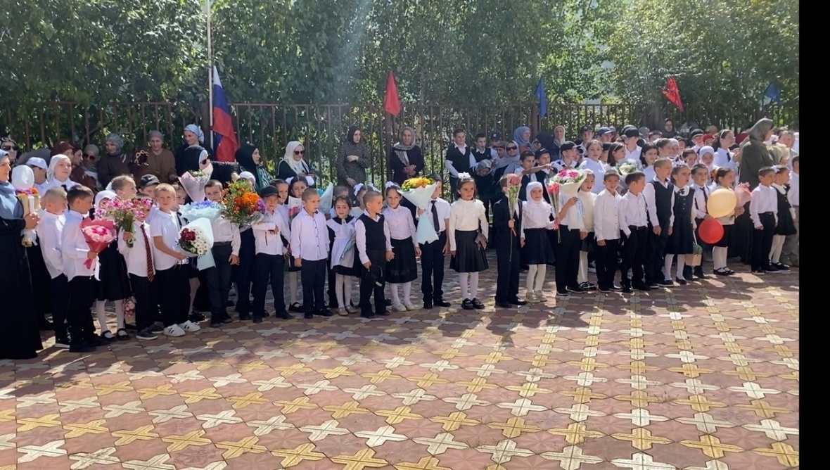 Сегодня во всех школах Чародинского района прошли торжественные линейки, посвященные Дню знаний