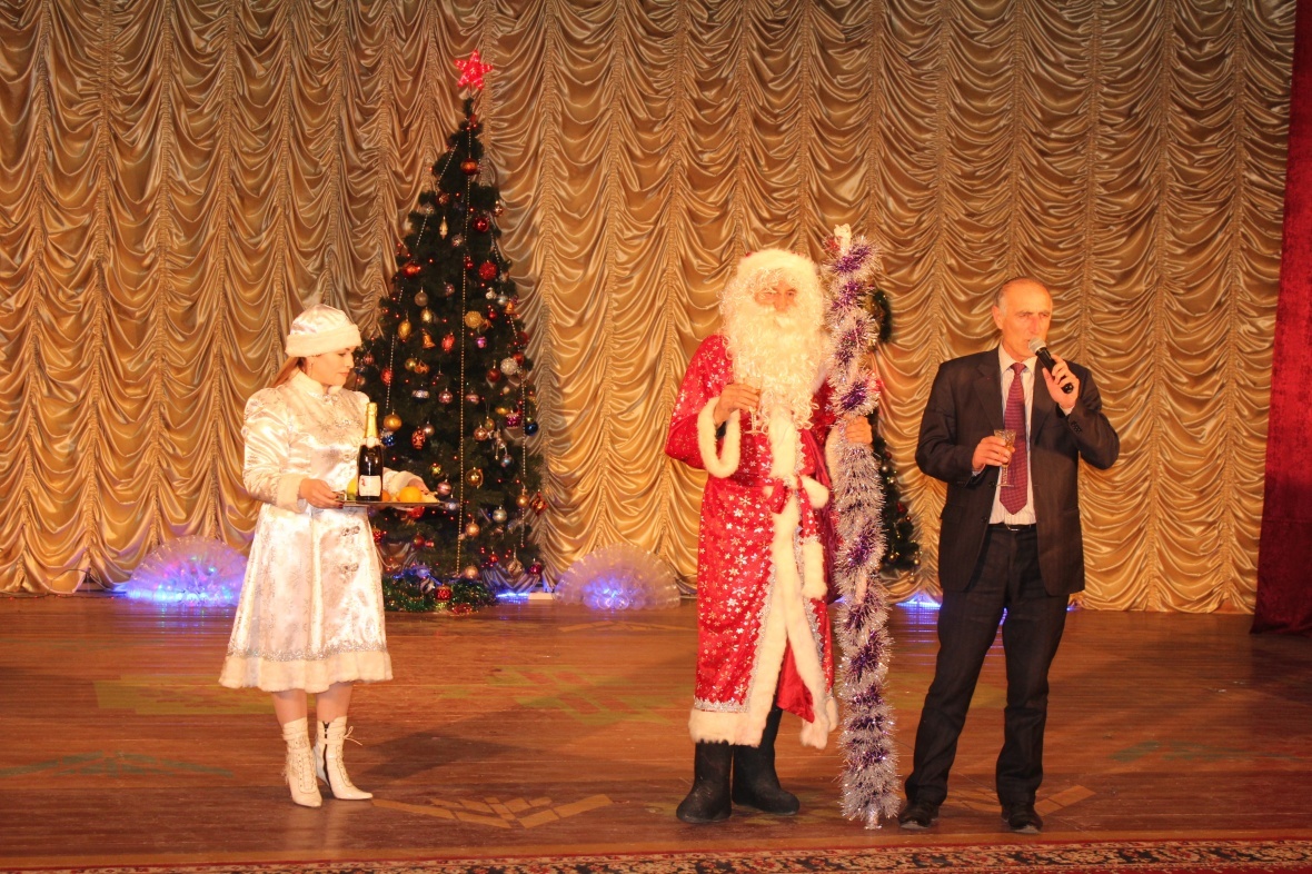 28 декабря в Доме культуры с. Цуриб состоялся праздничный новогодний концерт