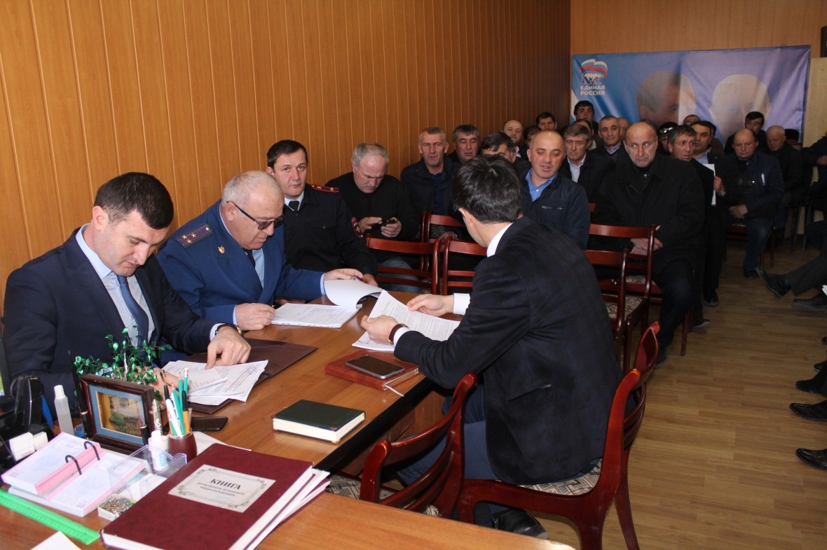 23 января в администрации района состоялась девятая сессия Собрания депутатов МО «Чародинский район» шестого созыва.
