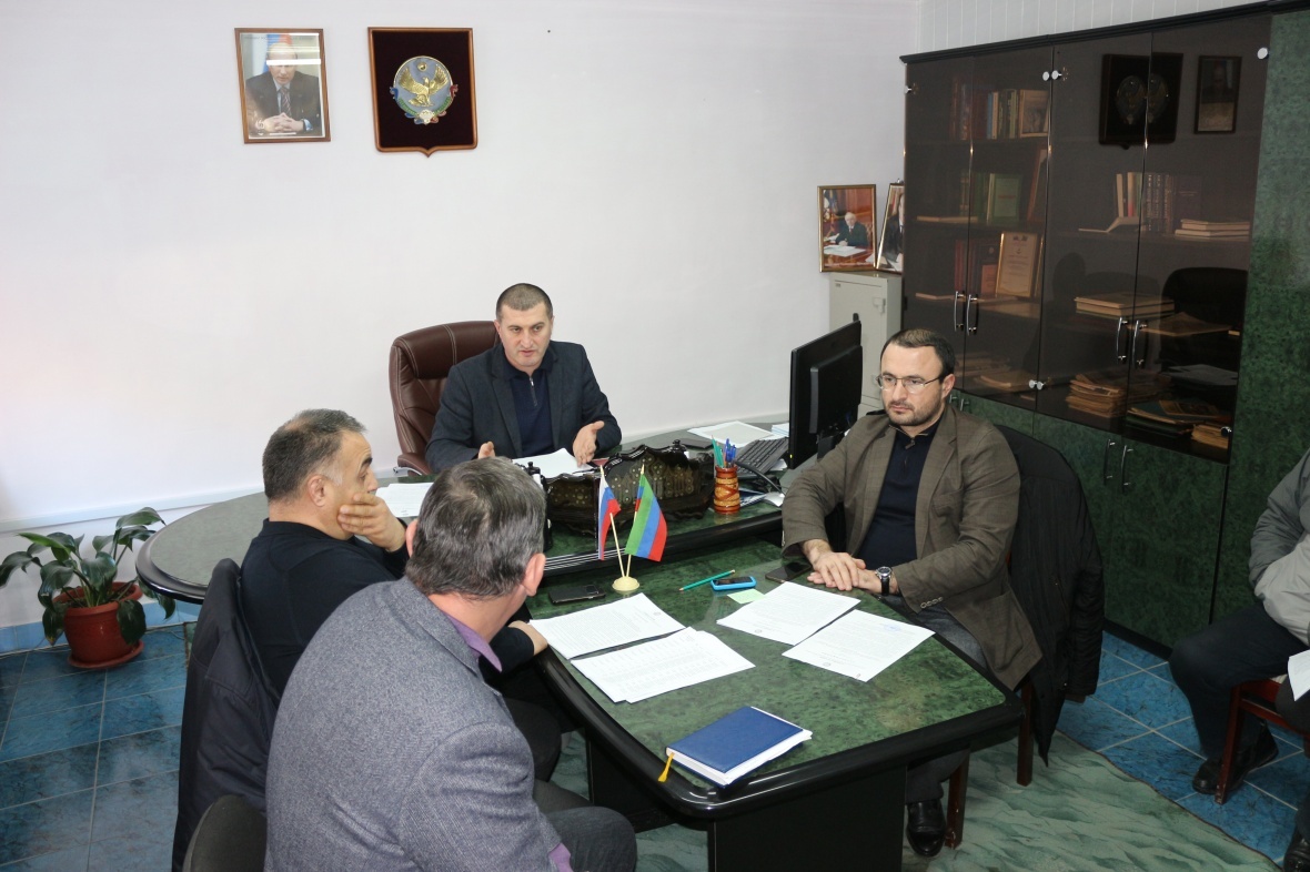 Глава Чародинского района Мухидин Магомедов 11 января провел очередное совещание по подготовке к выборам Президента Российской Федерации.