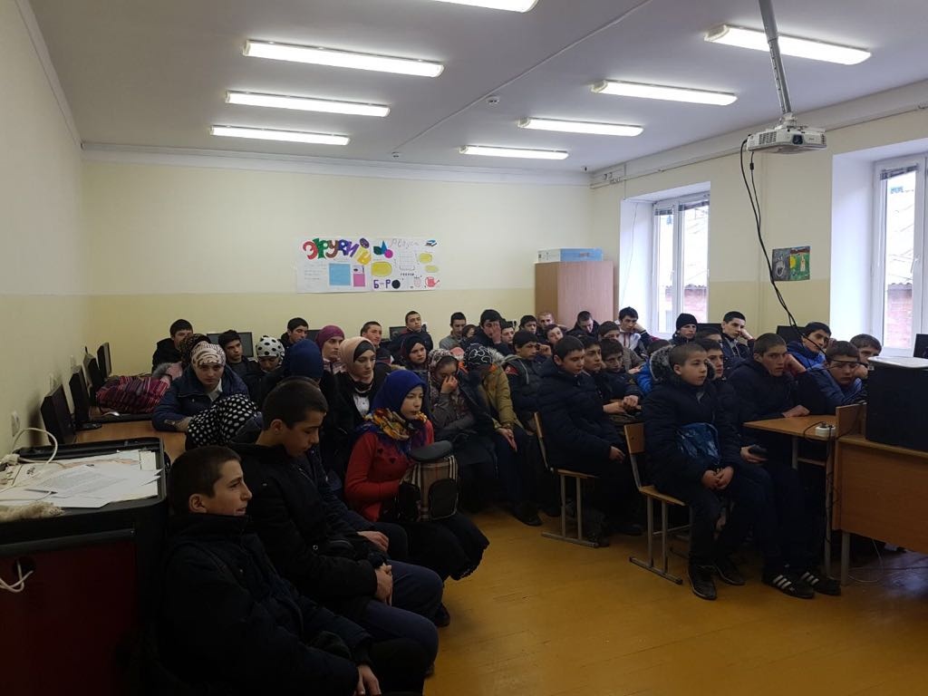 18 января в МКОУ "Цурибская СОШ" прошла встреча учащихся с начальником отдела профилактики экстремизма и терроризма