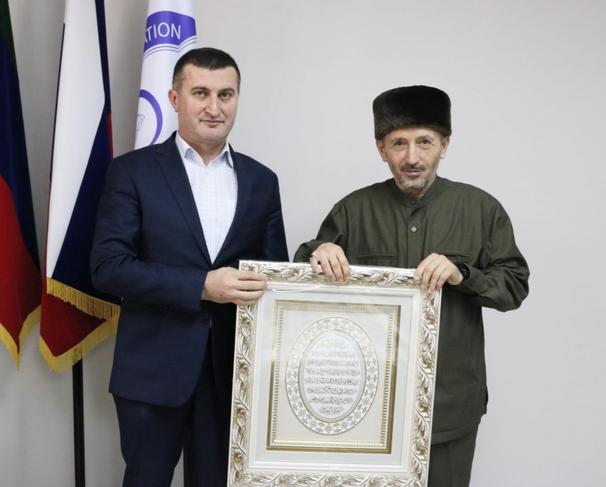 Глава Чародинского района поздравил муфтия Дагестана с днем рождения
