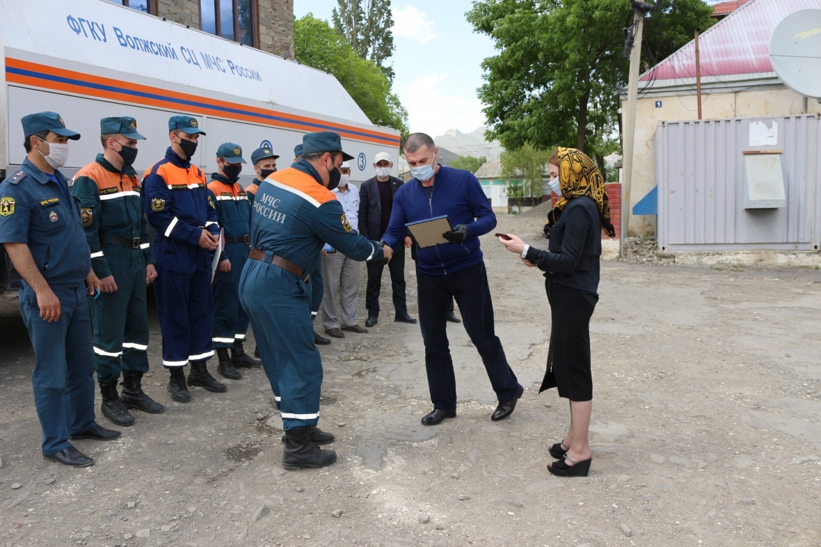 Группировка Волжского спасательного центра МЧС прибыла в Чародинский район