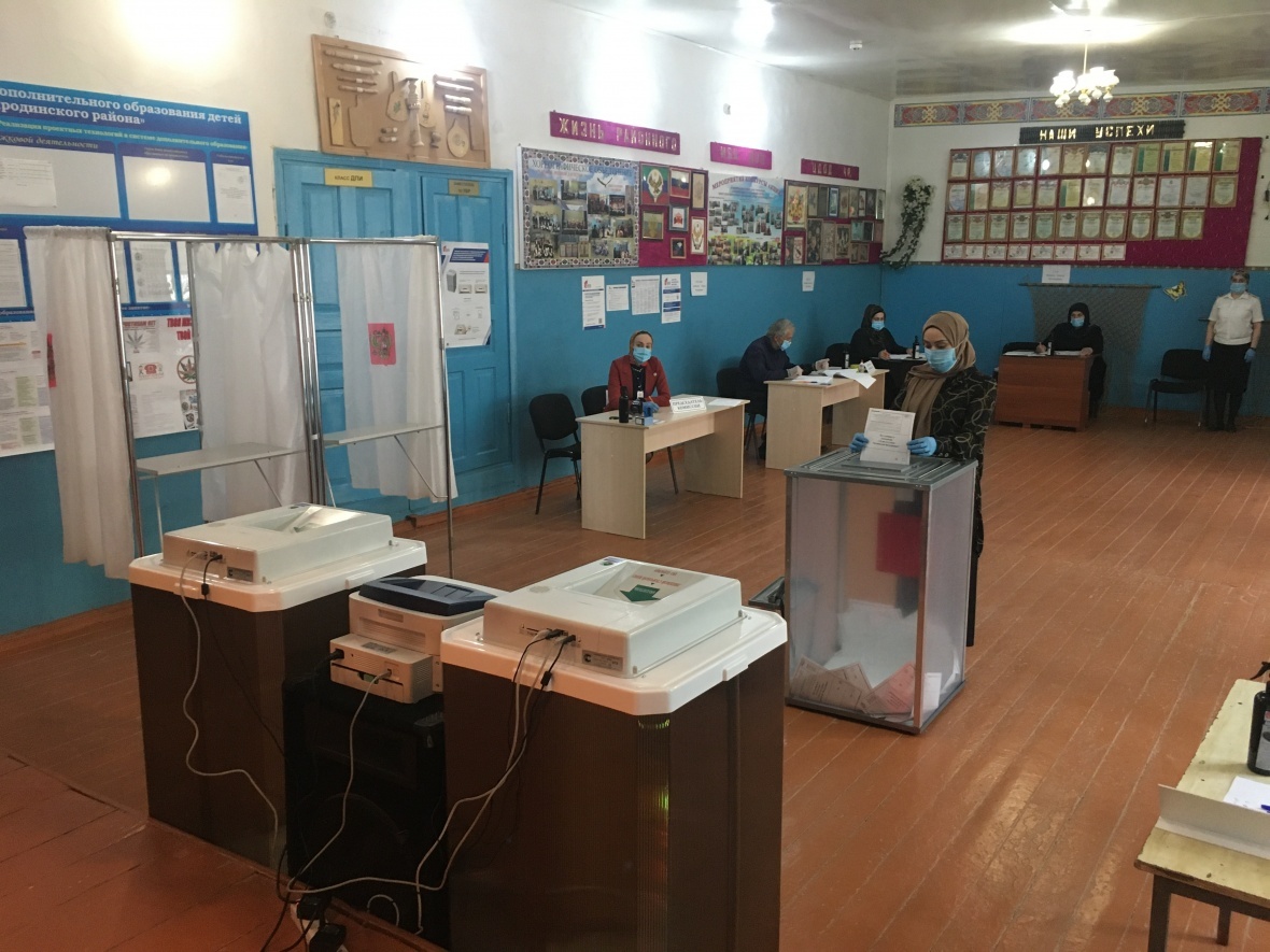 В Чародинском районе началось голосование по поправкам в Конституцию Российской̆ Федерации