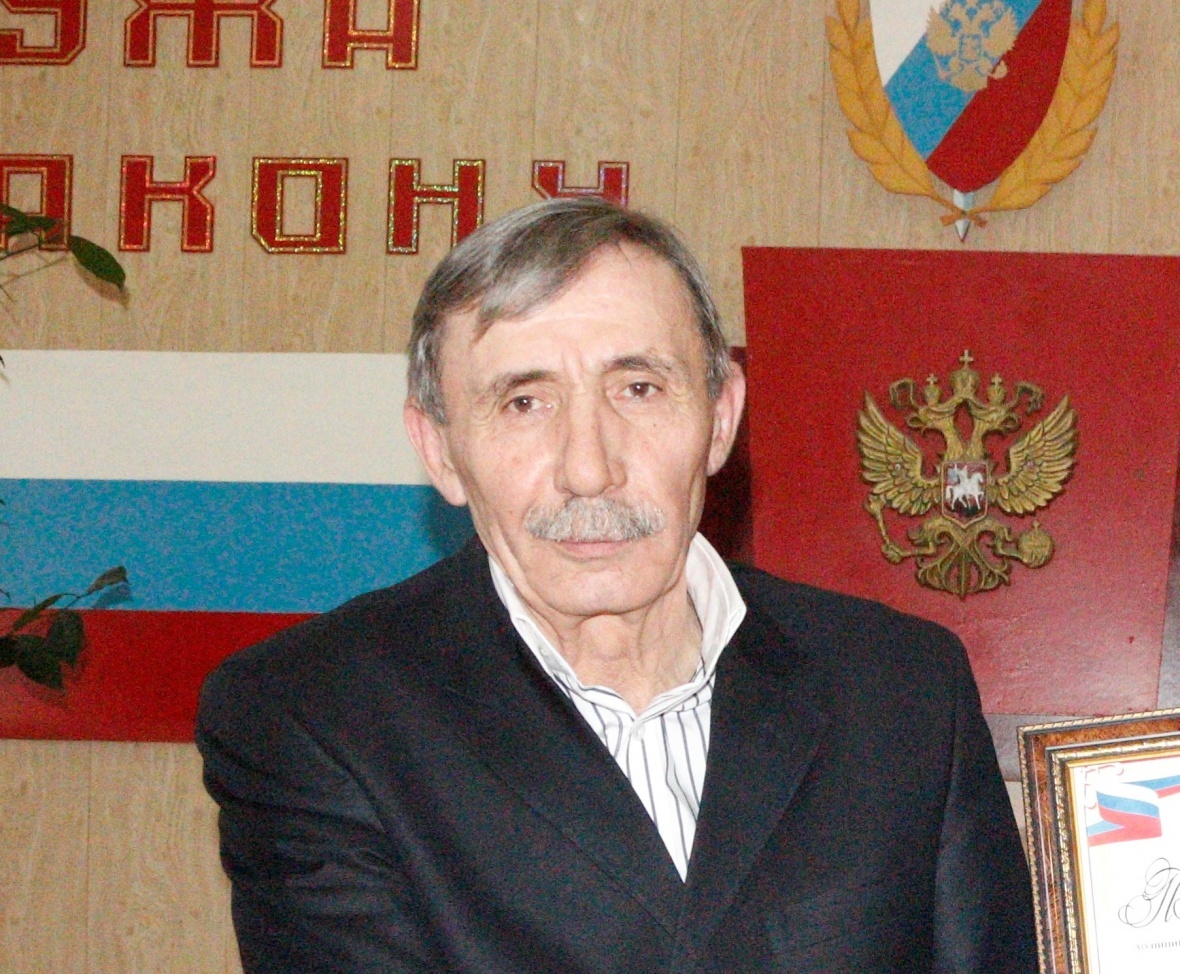 Сегодня юбилейный день рождения  отмечает председатель районного Собрания депутатов Абдула Хизриев