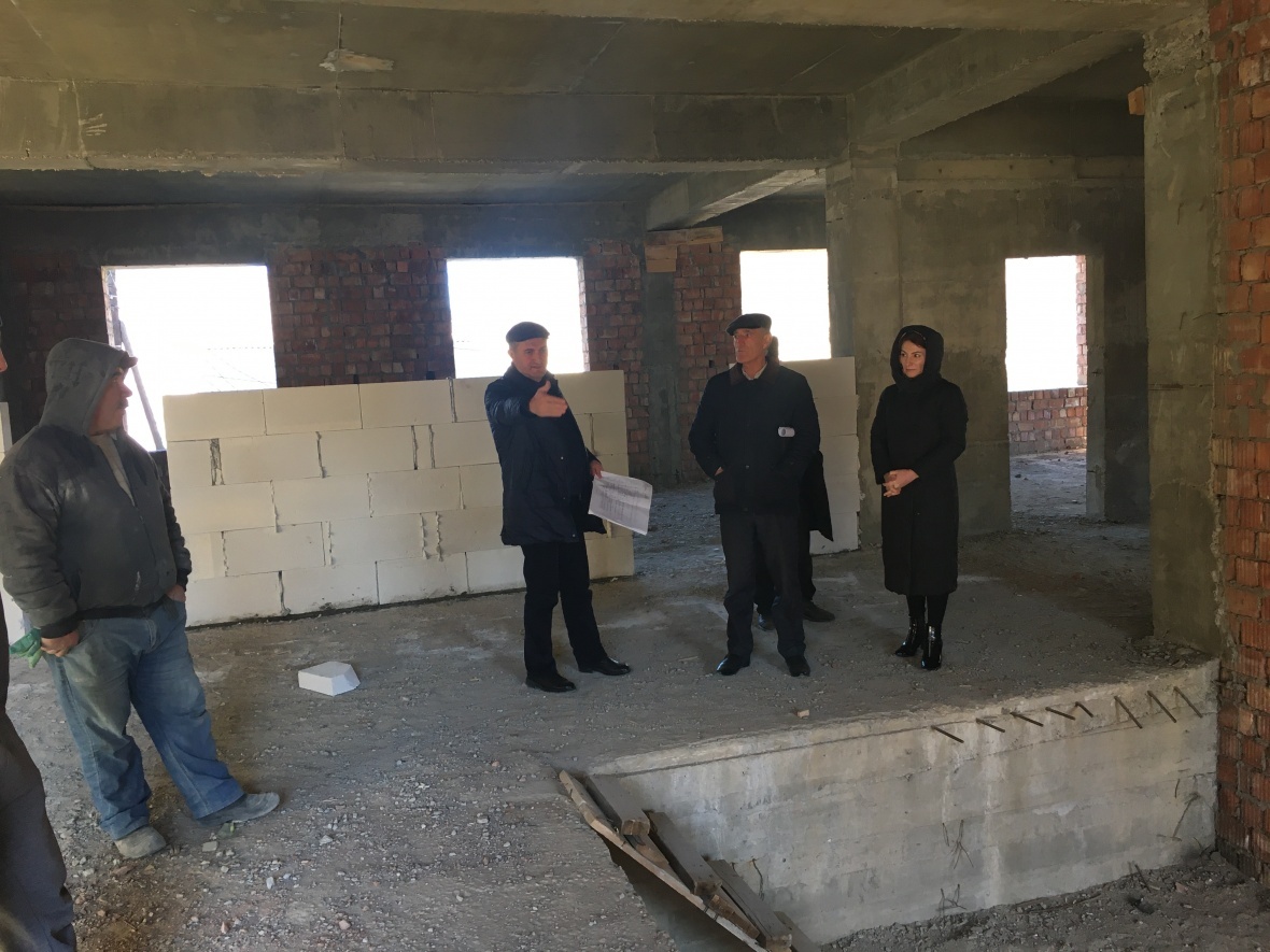 Мухидин Магомедов ознакомился с ходом проведения внутренних работ в новом здании администрации района