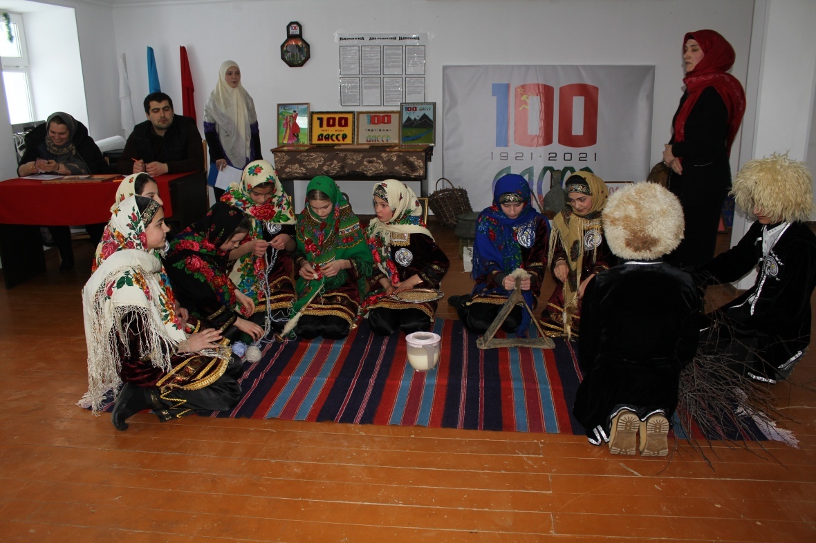 В рамках 100-летия образования ДАССР в Цурибской школе провели конкурс среди среди учащихся 6-х классов.