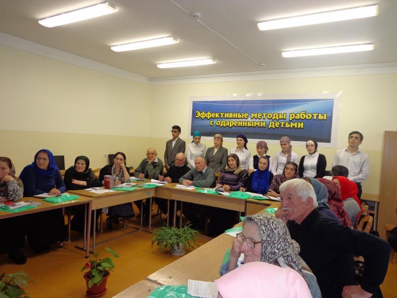 В Чародинском районе был организован круглый стол "Эффективные методы работы с одаренными детьми"