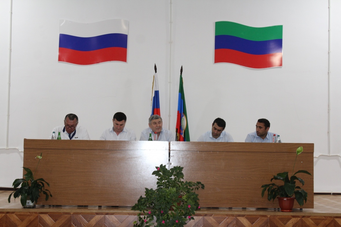 Советник Главы Республики Дагестан Магомед Камилов посетил учреждения социальной сферы Чародинского района