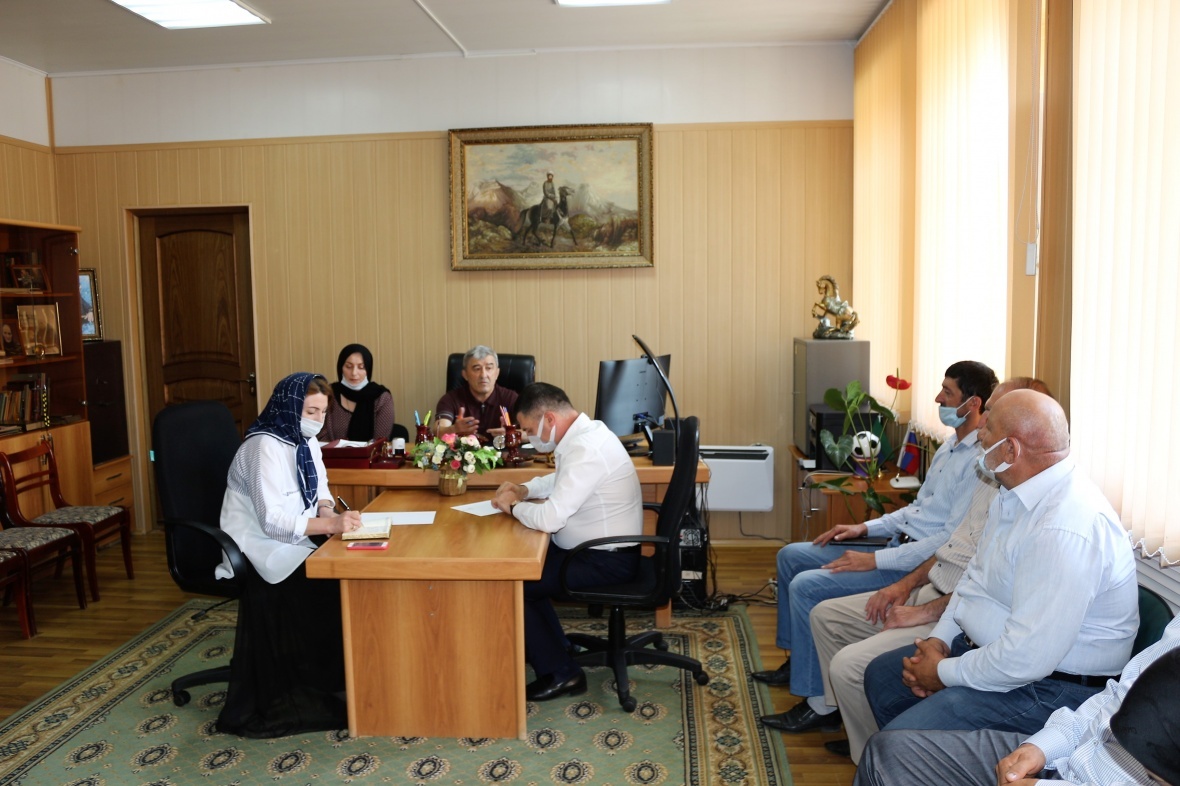 В районе проходят встречи депутата НС РД Магомеда Садулаева с главами сельских поселений