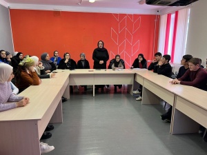 Мариза Магомедова поделилась воспоминаниями из жизни Фазу Алиевой  со старшеклассниками Цурибской школы